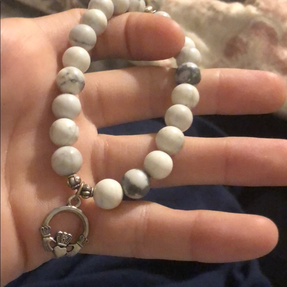 2 Bracelets with charms! 1 heart and 1 claddagh - Picture 2 of 3